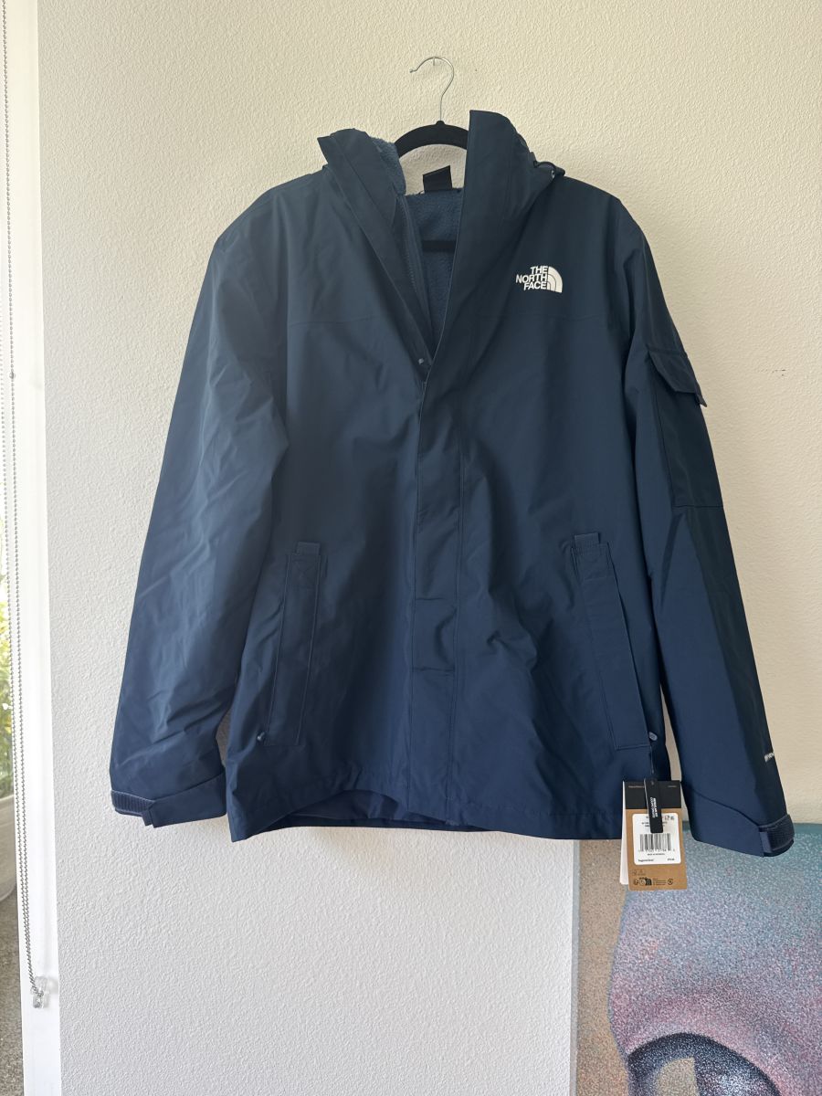 A brand new north face jacket 