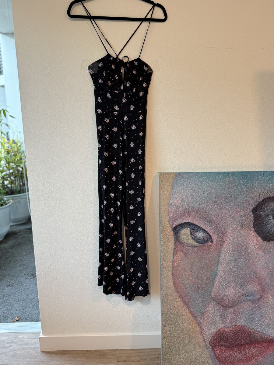 Black Floral Strappy Romper (XS) – Light & Effortless 💫