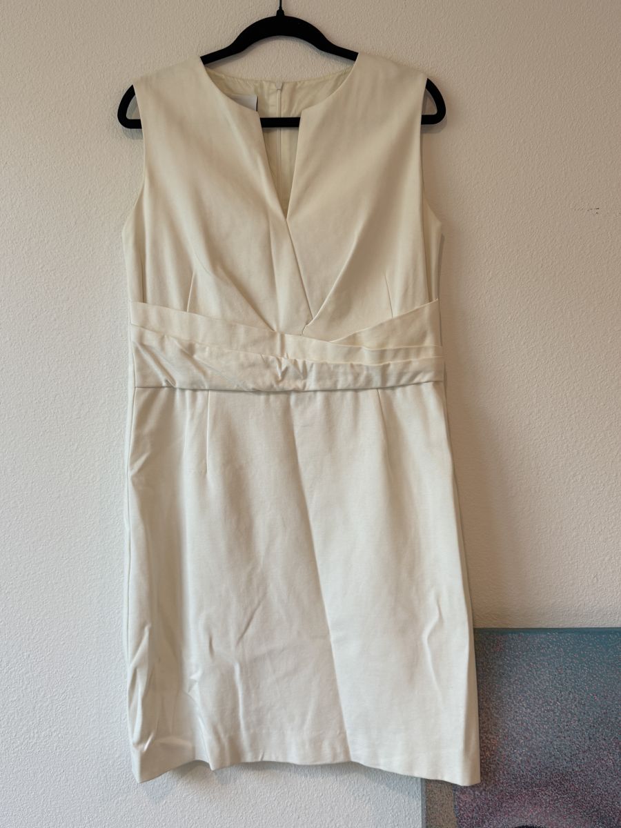 Size 12, AKRIS Punto Ivory Structured Dress – Minimal Elegance