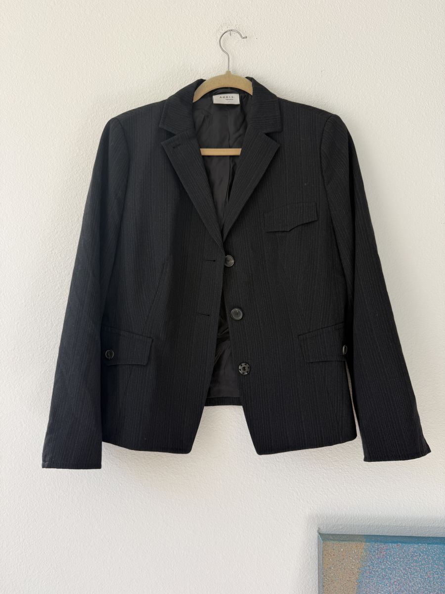 AKRIS Punto Black Pinstripe Blazer – Tailored Power Fit