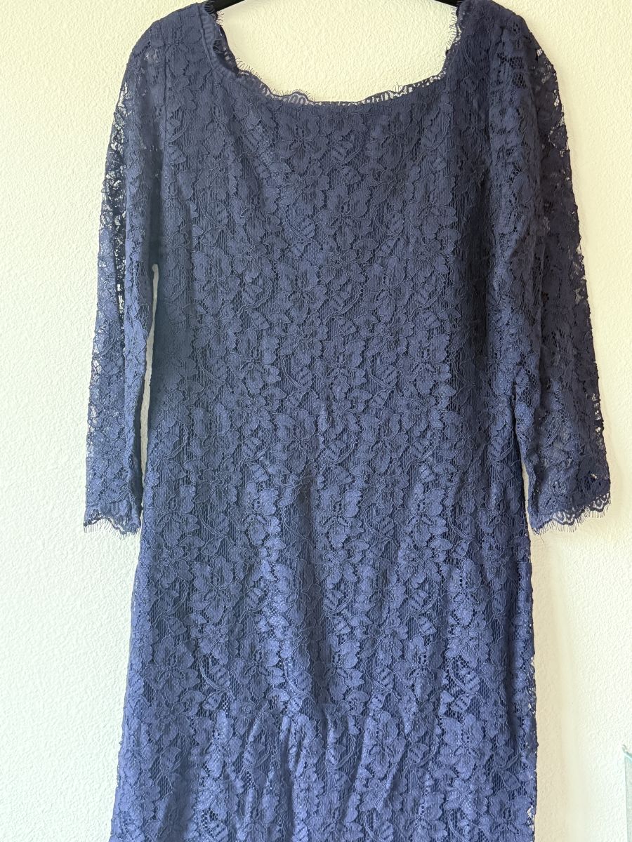 Diane von Furstenberg Navy Lace Dress – Elegant 3/4 Sleeve